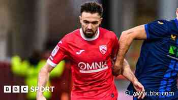 Edwards and Moore sign new Morecambe deals