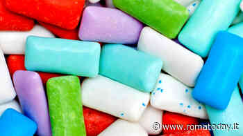 Ladro di gomme da masticare, sotto alla felpa chewing gum per 143 euro