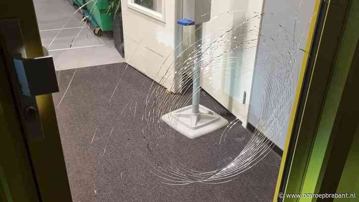 Man getaserd door agenten: vernielde voor hun ogen ramen met een staaf