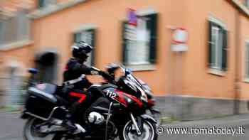 Paga al supermercato, ma ha lo zaino pieno di creme e repellente antizanzare rubati