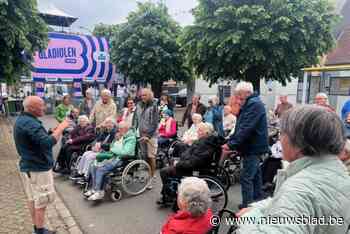 Bewoners woonzorgcentrum De Notelaar eerste gasten op festival Gladiolen: “We nemen een kijkje in de grote tenten”