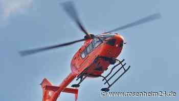 Unfall mit Domino-Effekt auf A8: Mama (46) und Tochter (7) teils mit Hubschrauber abtransportiert