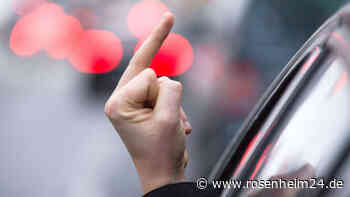 Schönauer (32) zeigt Polizei den Stinkefinger – diese nimmt sofort Verfolgung auf