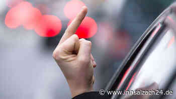 Schönauer (32) zeigt Polizei den Stinkefinger – diese nimmt sofort Verfolgung auf