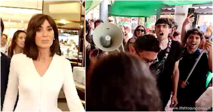 Bernini contestata a Pisa da un gruppo di giovani pro-Palestina: “Ci hanno impedito di parlare all’evento di Forza Italia”