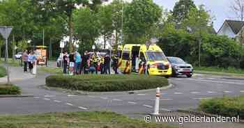 Jongeren vallen van open wagen bij kampioensfeest voetbalclub