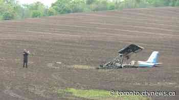 Small plane crashes just outside Toronto