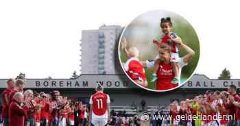 Staande ovatie voor Vivianne Miedema bij emotioneel afscheid van Arsenal