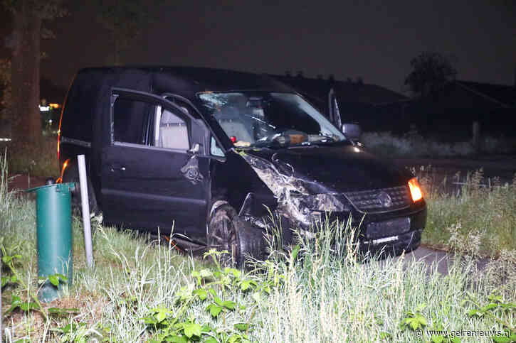 Dronken bestuurder veroorzaakt eenzijdig ongeval en wordt aangehouden