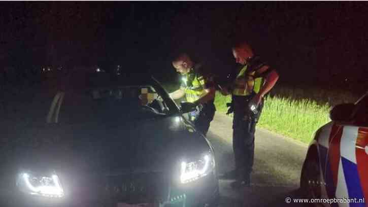 Dronken man lag te slapen in auto maar rijdt toch door na gesprek met agen