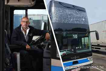 Peltse buschauffeur krijgt steen door bus met 49 passagiers