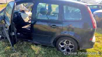 Tragedia sfiorata sulla Cassia bis: camion scaraventa un'auto contro il guard rail. Ferita una donna