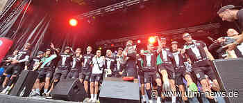 Nach der Feier ist vor der Feier: Meister-Spatzen fliegen nach Malle