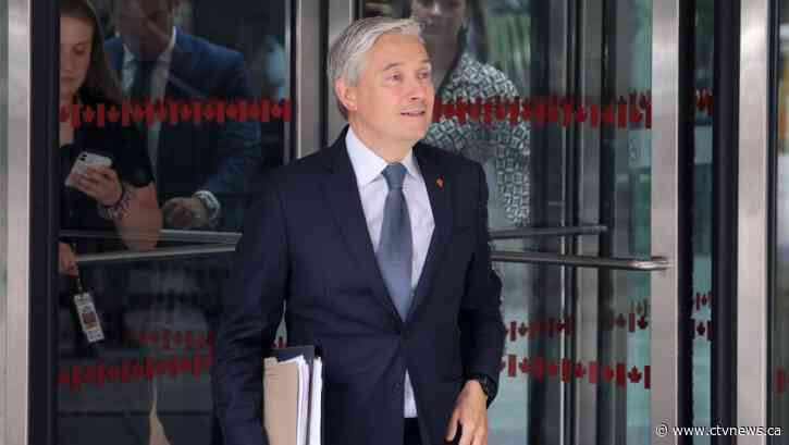 Walmart, Costco refusing to sign grocery code of conduct 'untenable': industry minister