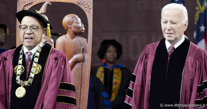 Biden nel college che fu di Martin Luther King: “Chiedo una tregua immediata per Gaza”. Cartelli e bandiere, ma nessuna protesta