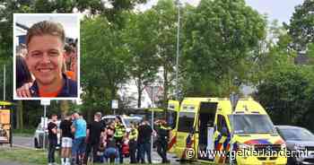 Julian en zijn vriend vielen hard van de platte kar tijdens kampioenstocht: ‘Dit doen we nooit meer’