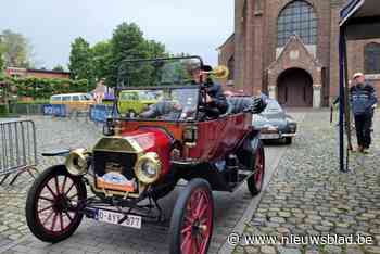 Ruim 230 oldtimers schitteren onder stralende hemel op twaalfde Wuustwezel Oldtimer Meeting