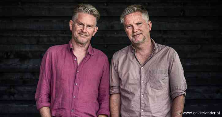 Eriks ouders onthulden geheim dat ze jaren met zich mee droegen: hij heeft inderdaad een tweelingbroer