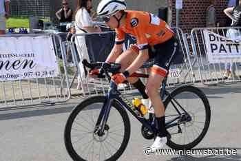 Lothar Vannoote buigt voor Antonios Papadopoulos in Lauwe