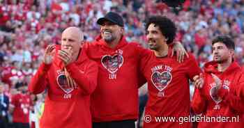 Jürgen Klopp krijgt Liverpool-fans op de banken op Anfield: ‘Arne Slot, la la la la la’