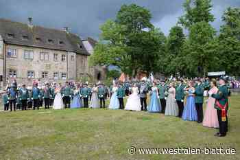 Aron Brockhoff und Sophia Homisse regieren in Dringenberg