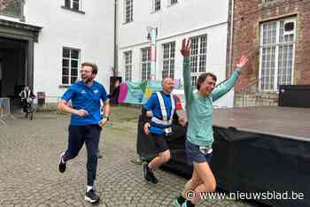 Roparun passeert op Grote Markt: Werknemers OLV-ziekenhuis lopen met Roparun voor eerste keer door eigen stad: “Heel speciaal”