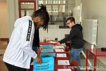 Leerlingen SMI organiseren verkiezingssimulatie op school