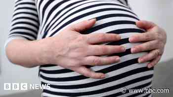 Nurse who 'kissed pregnant woman's belly' struck off