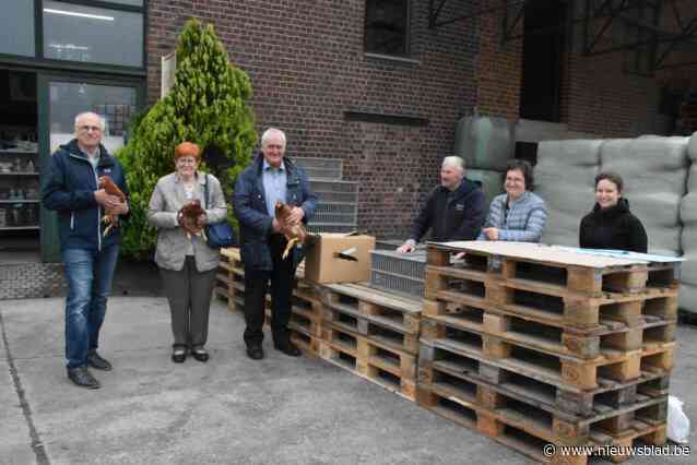 121 extra kippen om afvalberg te verkleinen