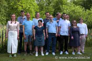 Vriendenhuis bouwt ‘festa’ en laat oldtimers touren