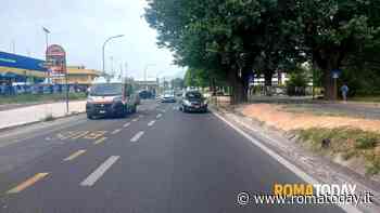 Investita da un'auto davanti al grande magazzino, grave una donna