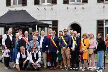 Traditionele Paardenprocessie brengt veel volk op de been