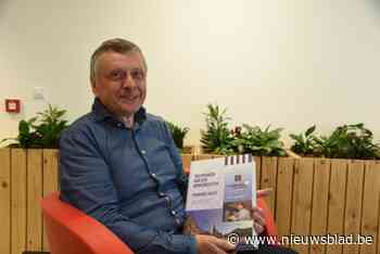 Ex-burgemeester bundelt 475 toespraken in vuistdik boek: “Herinneringen en inspiratie voor toekomstige generaties”