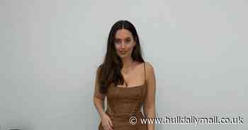 Singleton claims 'Hinge version of Tinder swindler' talked her into booking holiday then 'ghosted' her