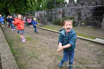 IN BEELD. Bye Bye Gazon: kleuters GBS Hoogstraat tonen het goede voorbeeld