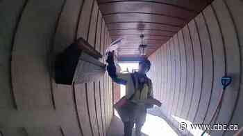 Mail carrier leaves pickup slip instead of parcel — so frustrated customer chases him down