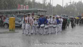 Starkregen in Lengede: Festumzug im Schnelldurchlauf