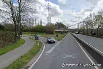 Opletten op de R4 in Merelbeke: wegdek en fietspad moeten hersteld worden, twee weken omrijden