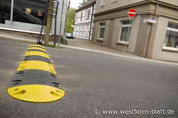 Temposchwellen bremsen jetzt Autofahrer in Warburg