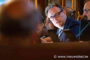 Raadsleden bespreken vanavond identiteitscontroles in zwembaden en het optrekken van aantal districtsschepenen