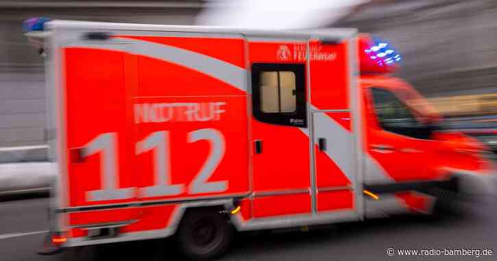 Zusammenprall mit Lkw-Anhänger: Autofahrerin schwer verletzt