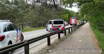 Aanrijding in Otterlo, hulpdiensten rukken massaal uit, provinciale weg dicht