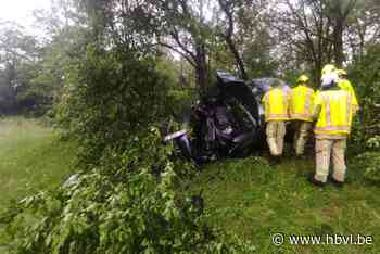 Auto komt in struiken van Noord-Zuidverbinding terecht tijdens zware regenbui