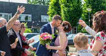 Buurt bezorgt terminaal zieke Gwen en Roy toch hun droomhuwelijk: ‘Ik sta te trillen op m’n benen, dit is zo mooi’
