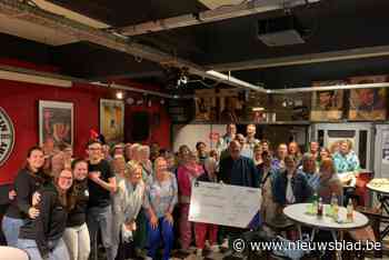 Burgemeester verdeelt opbrengsten van bal