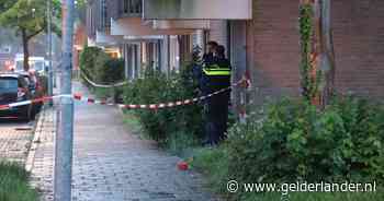 Voordeur wordt uit woning geblazen door zware explosie