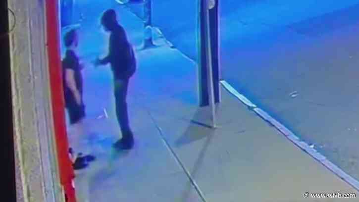 2 men robbed at gunpoint outside downtown Buffalo bar