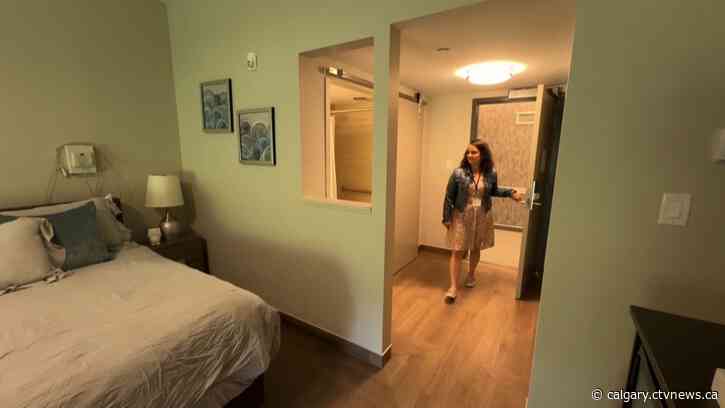 Calgary pilot project brings students and seniors together