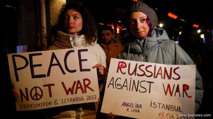 Thousands of Russians flee Turkey due to residency struggles and soaring costs