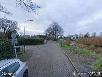 Ambulance met grote spoed naar de Meerweg in Abcoude